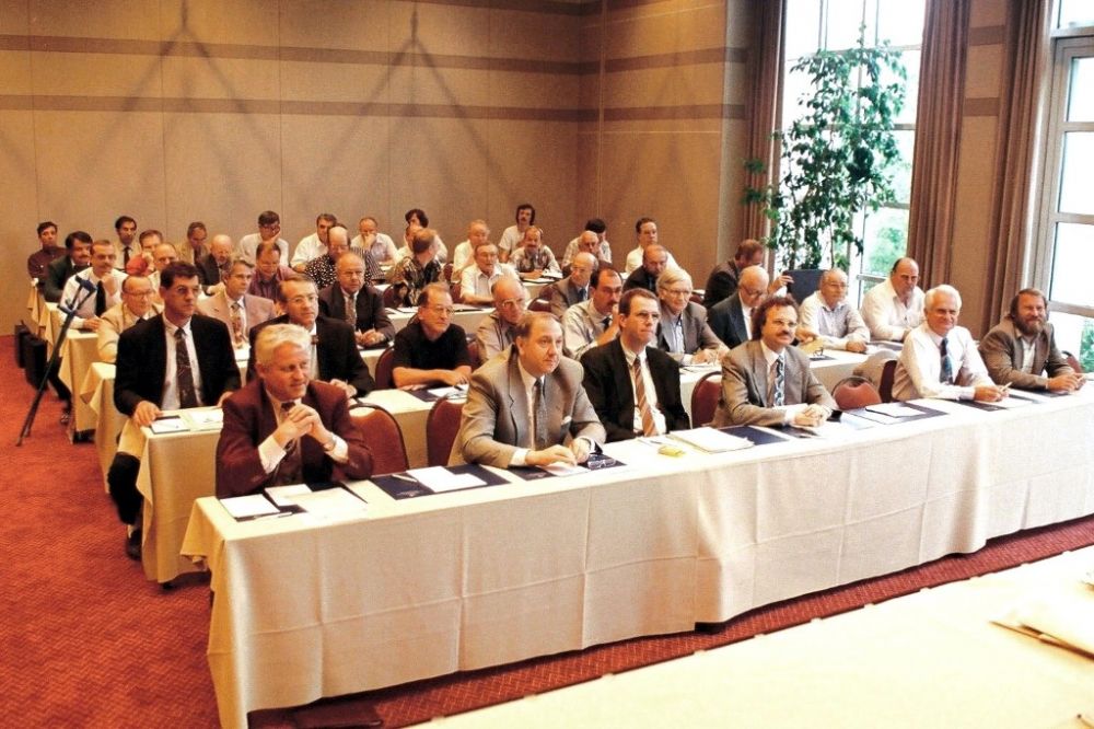 Mitgliederversammlung 1993.jpg