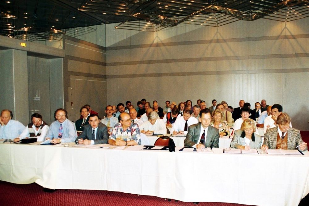 Mitgliederversammlung 1994.jpg