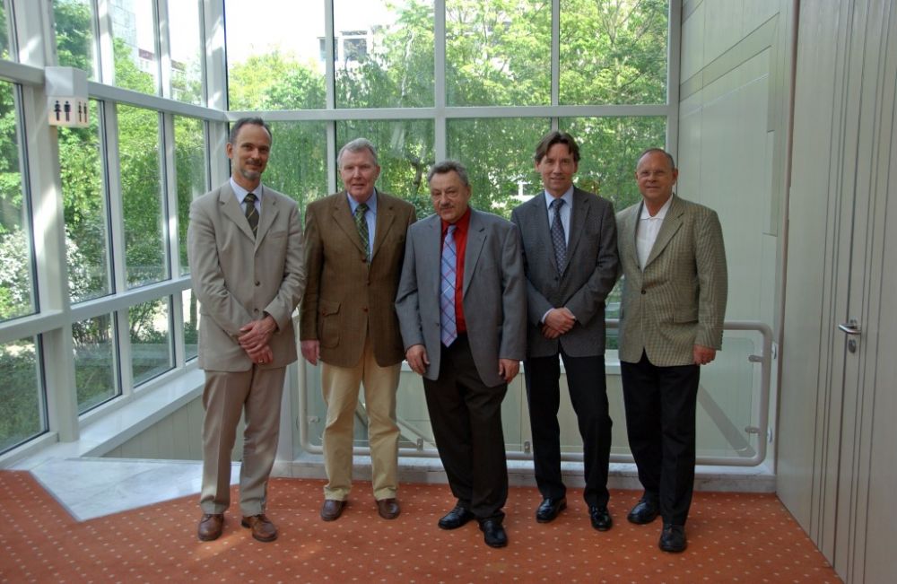 von links: Dr. Michael Jasch, Dr. Hans-Karl Penning, Dr. Helmut Oechsner, Hans-Dieter Schlegel, Wilhelm van Loo, alter Vorstand 2007.JPG