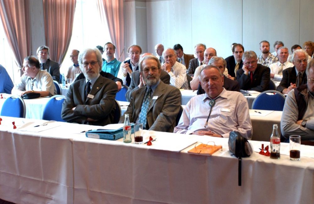 vorne von links: Dr. Wolfgang Hellrigl (AIEP), Paolo Vollmeier (AIEP), Guenter Bechtold.jpg